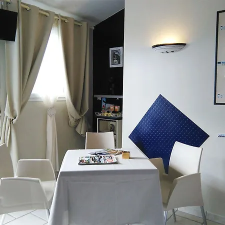 Lx Hotel *